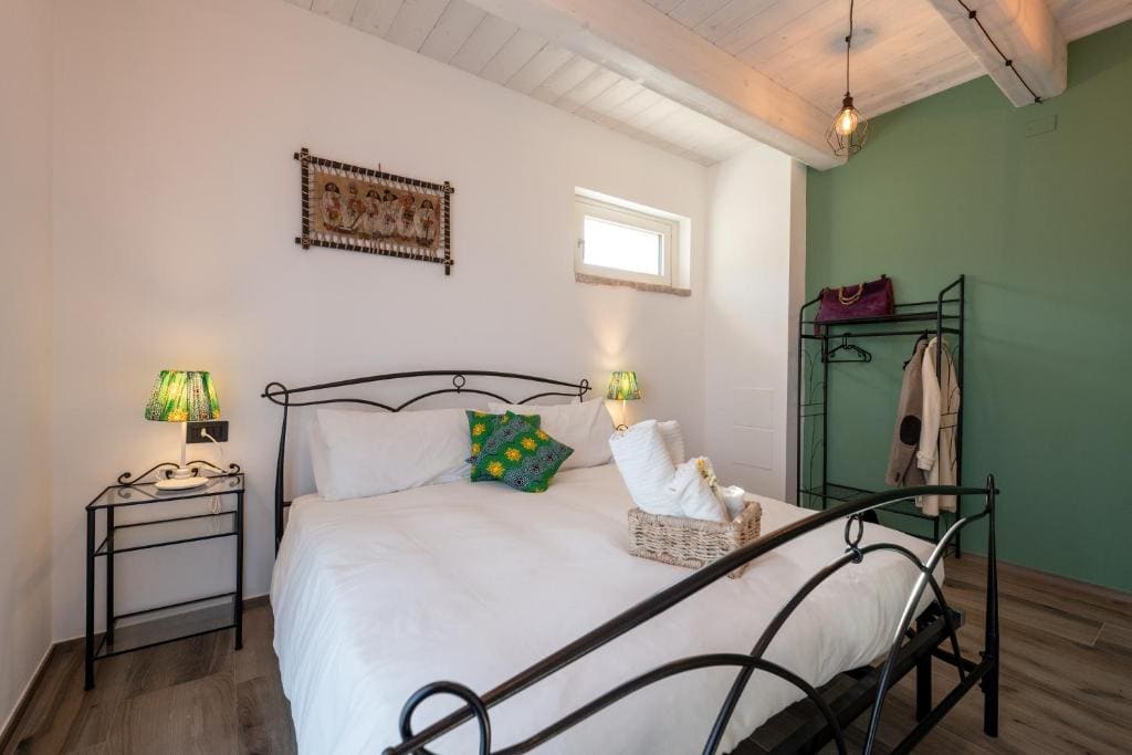 Triple Room with Private Bathroom room - Image 3