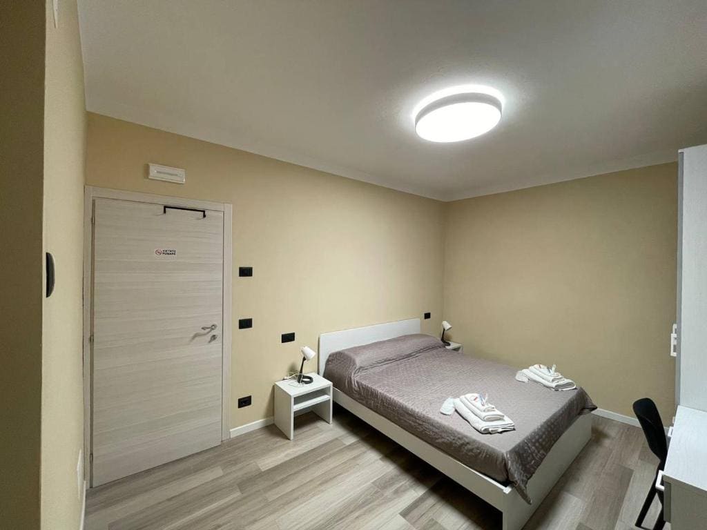 Double Room with Shared Bathroom room - Image 1