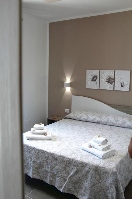 Double Room with Balcony room - Image 1