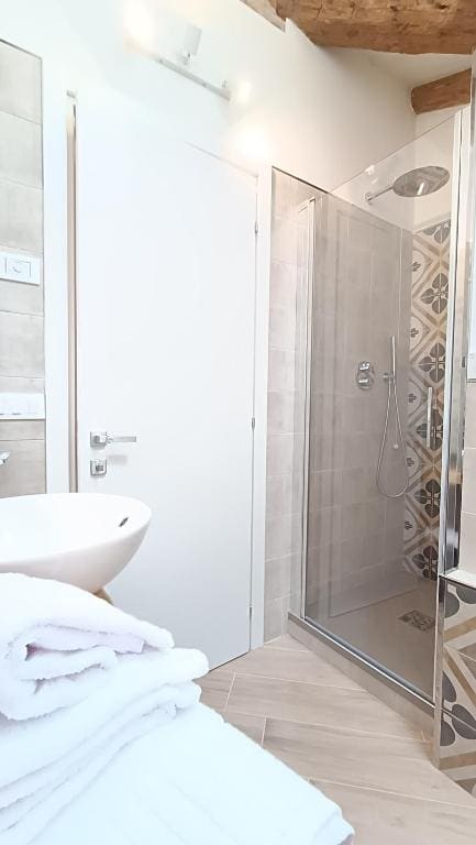 Double Room with Private Bathroom room - Image 3