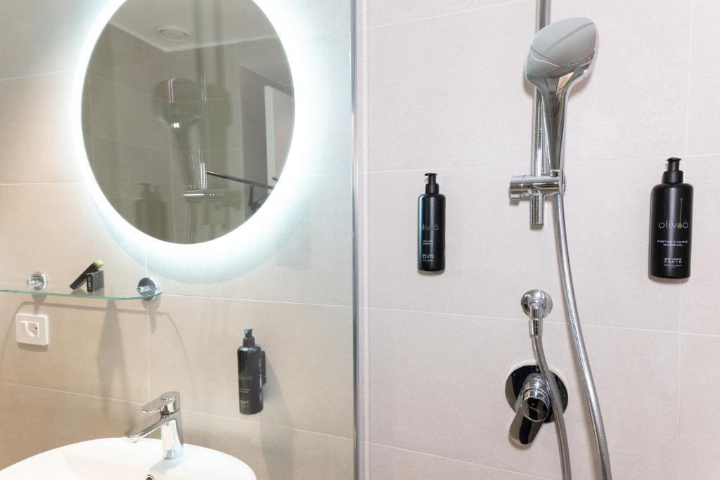 Superior Triple Room room - Image 2