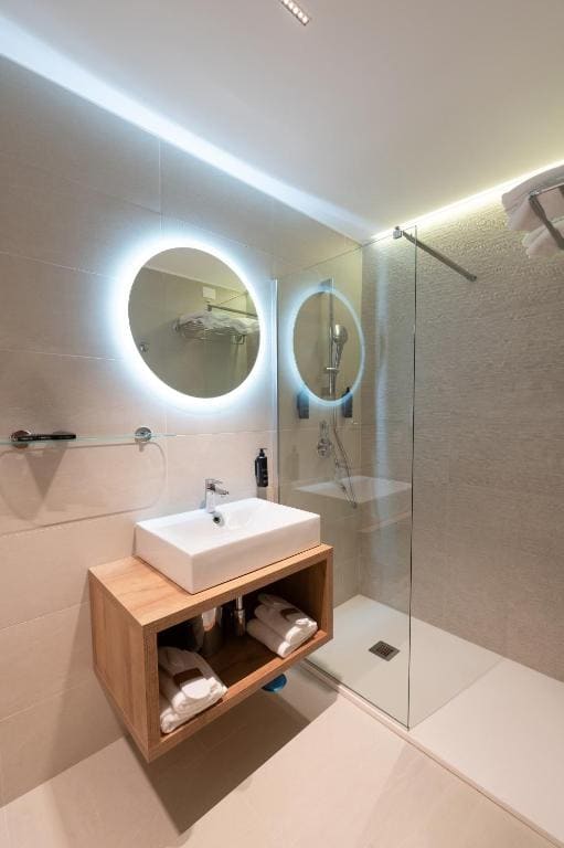 Double Room with Private Bathroom room - Image 1