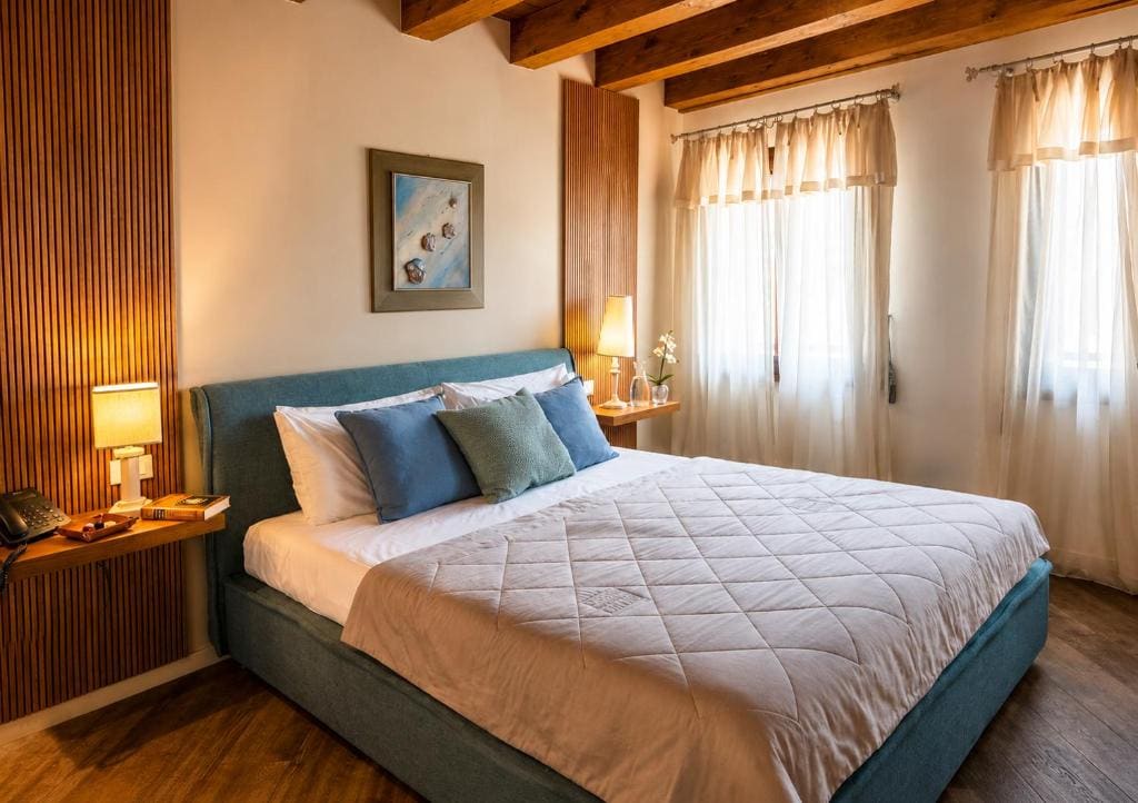 Deluxe Double Room room - Image 2