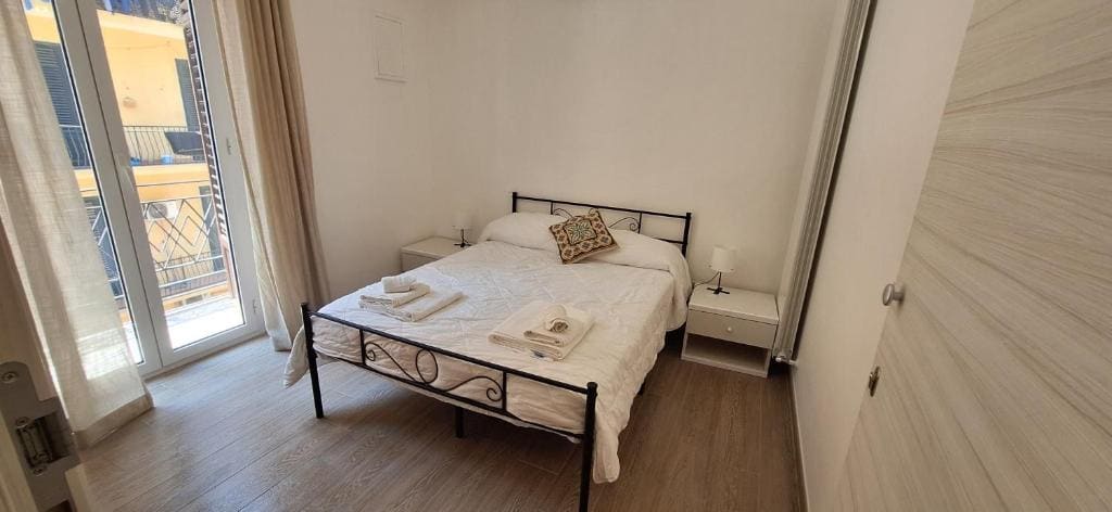 Double Room with Balcony room - Image 1