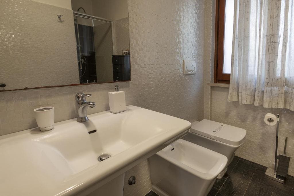Deluxe Double or Twin Room with Balcony room - Image 2