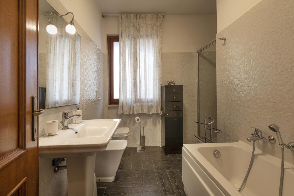 King Room with Balcony room - Image 3