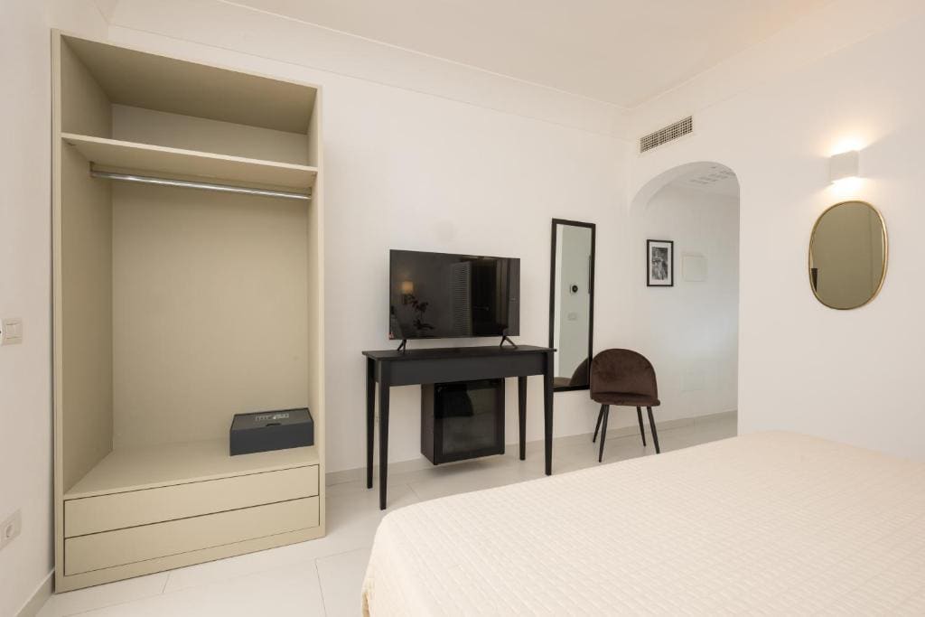 Double Room with Private Bathroom room - Image 3