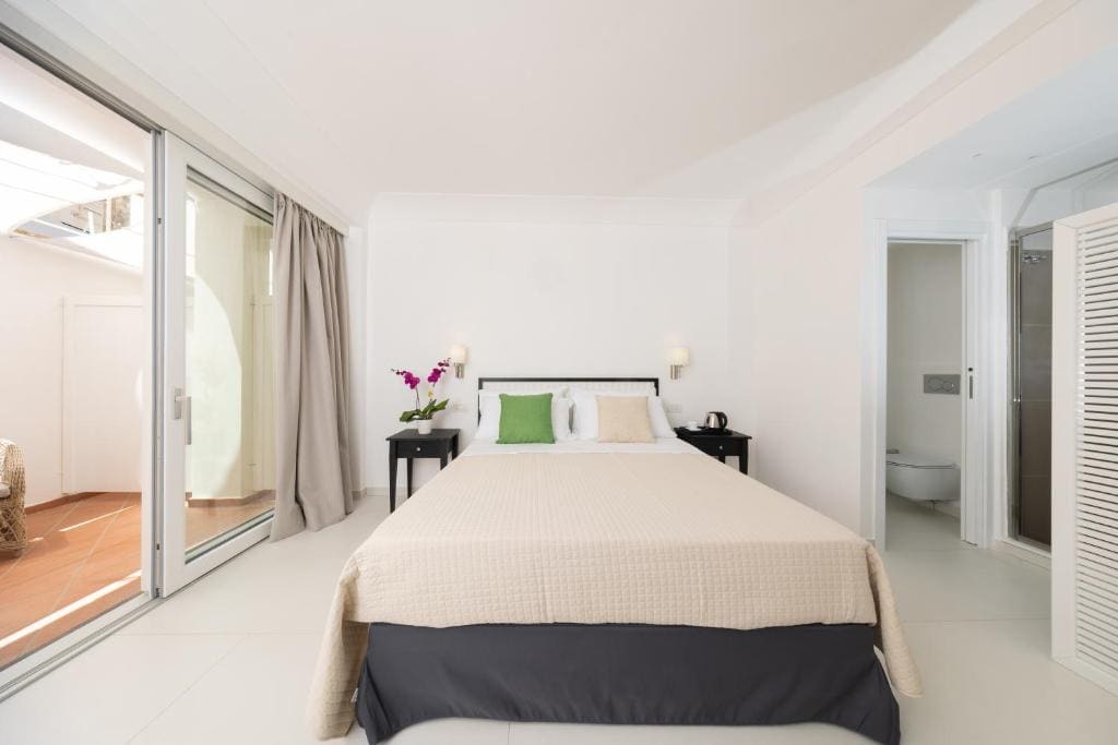 Double Room with Private Bathroom room - Image 1