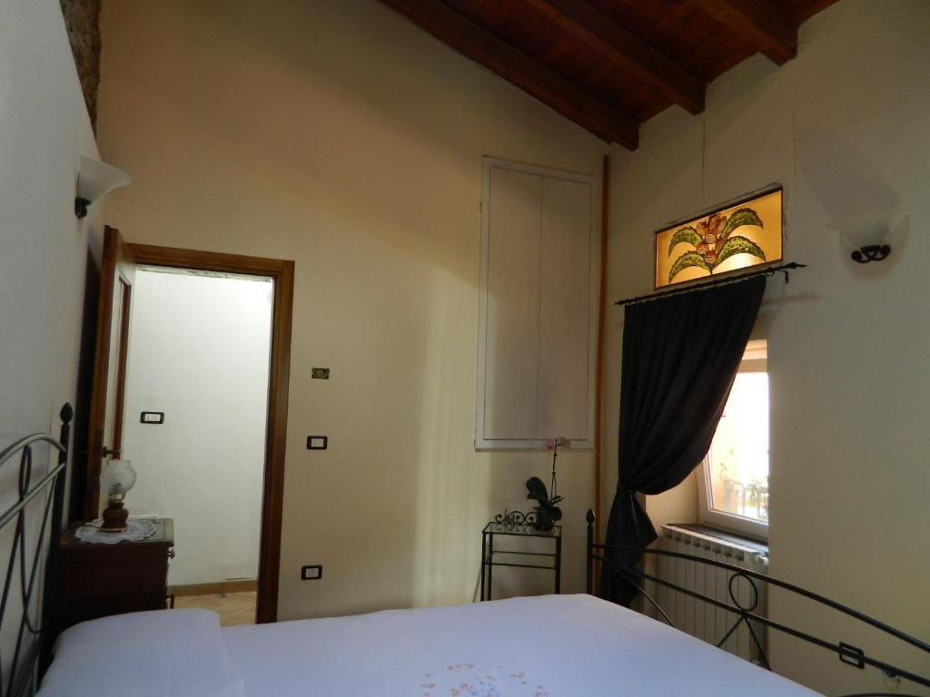 Room room - Image 2