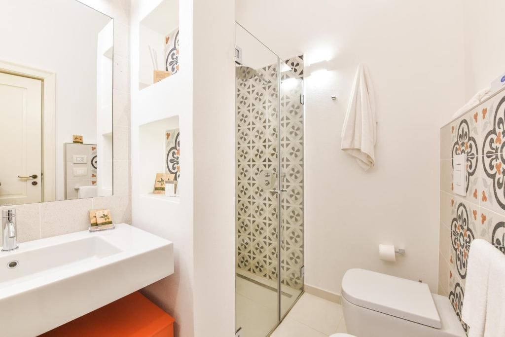 Family Room with Private Bathroom room - Image 1