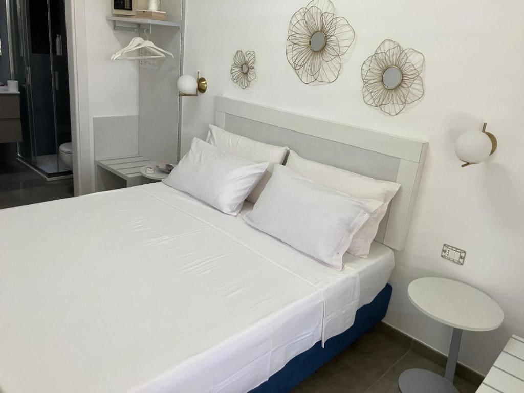 Double Room with Private Bathroom room - Image 3