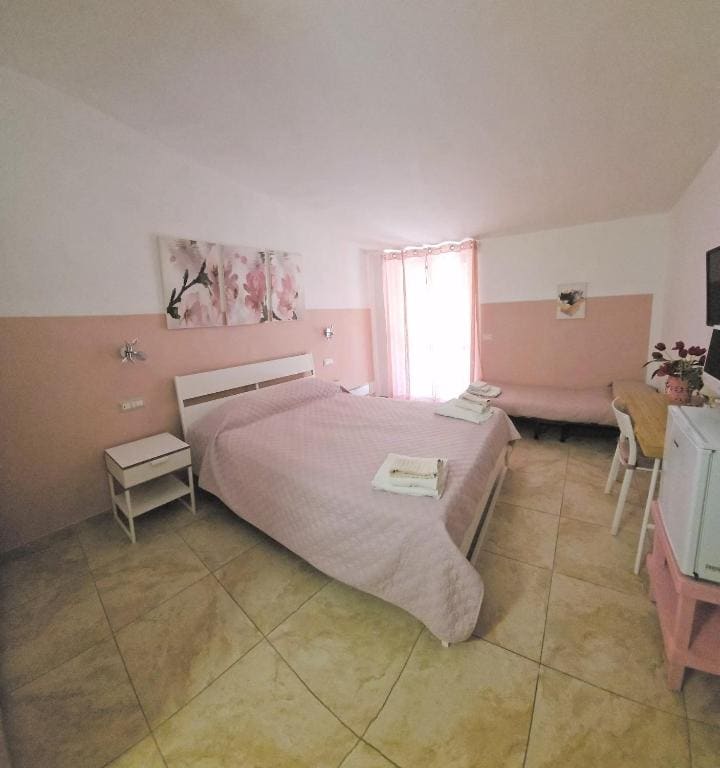 Triple Room with Balcony room - Image 2