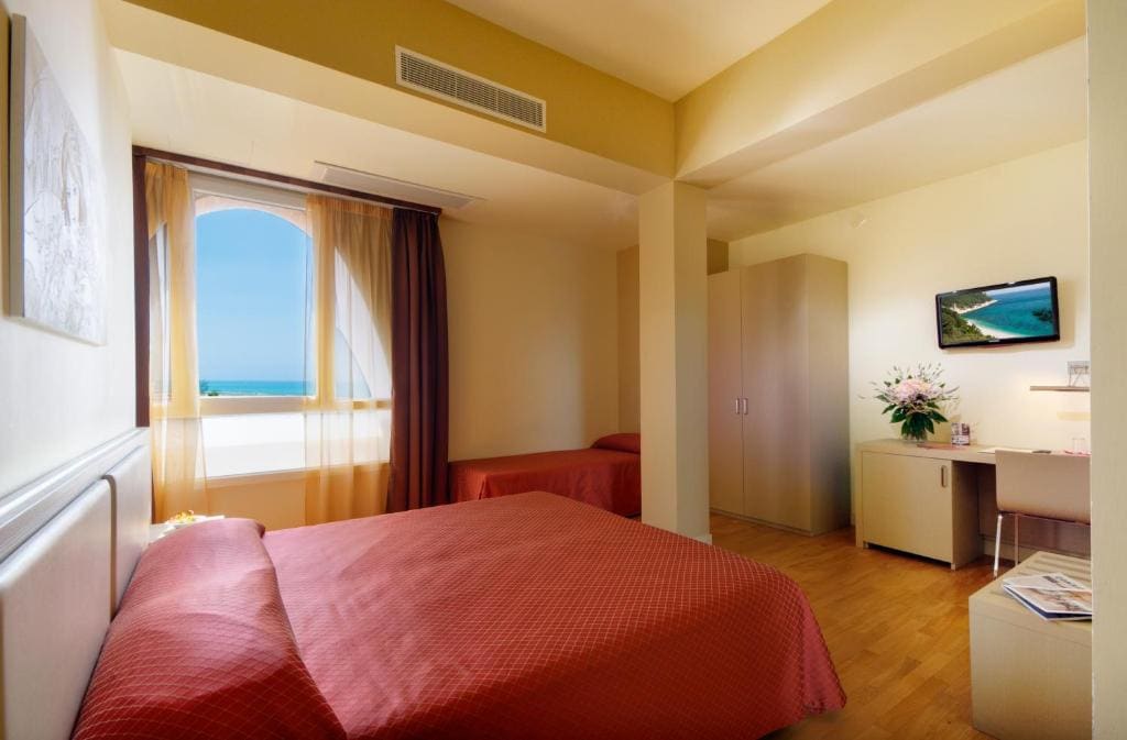 Standard Triple Room room - Image 1