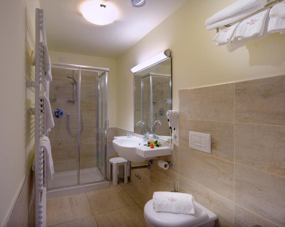 Standard Triple Room room - Image 3