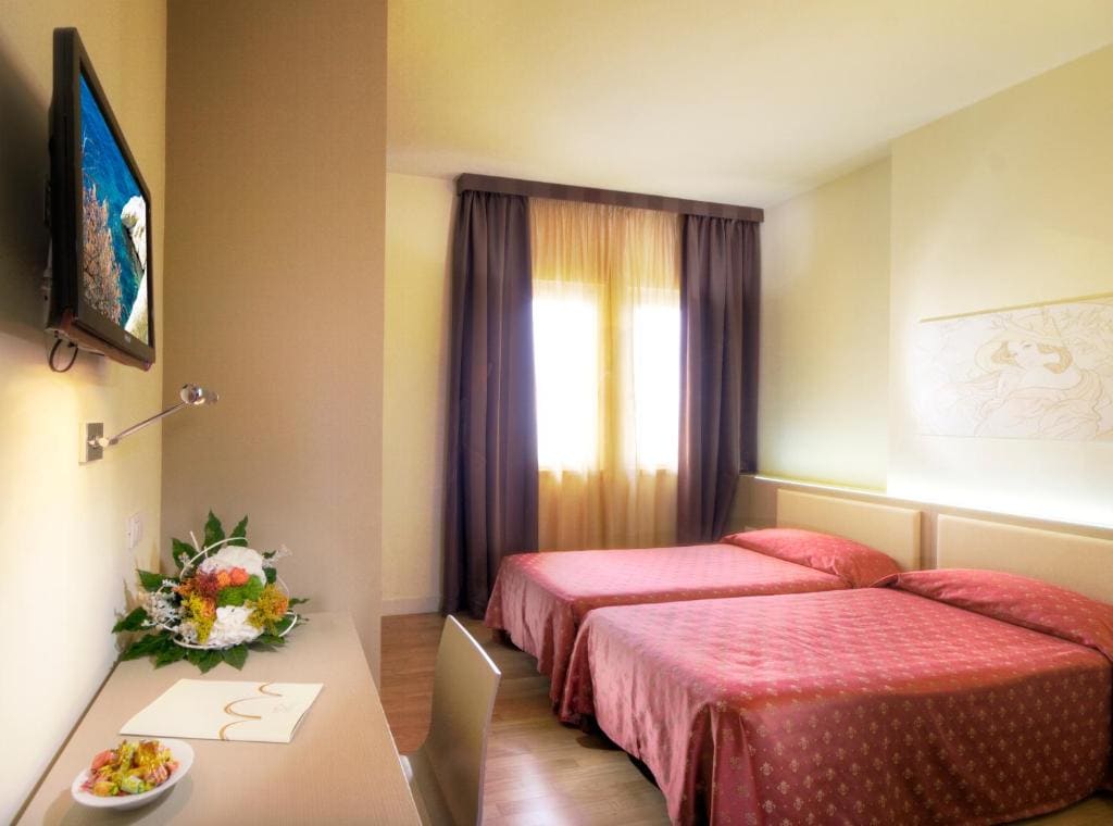 Standard Triple Room room - Image 2