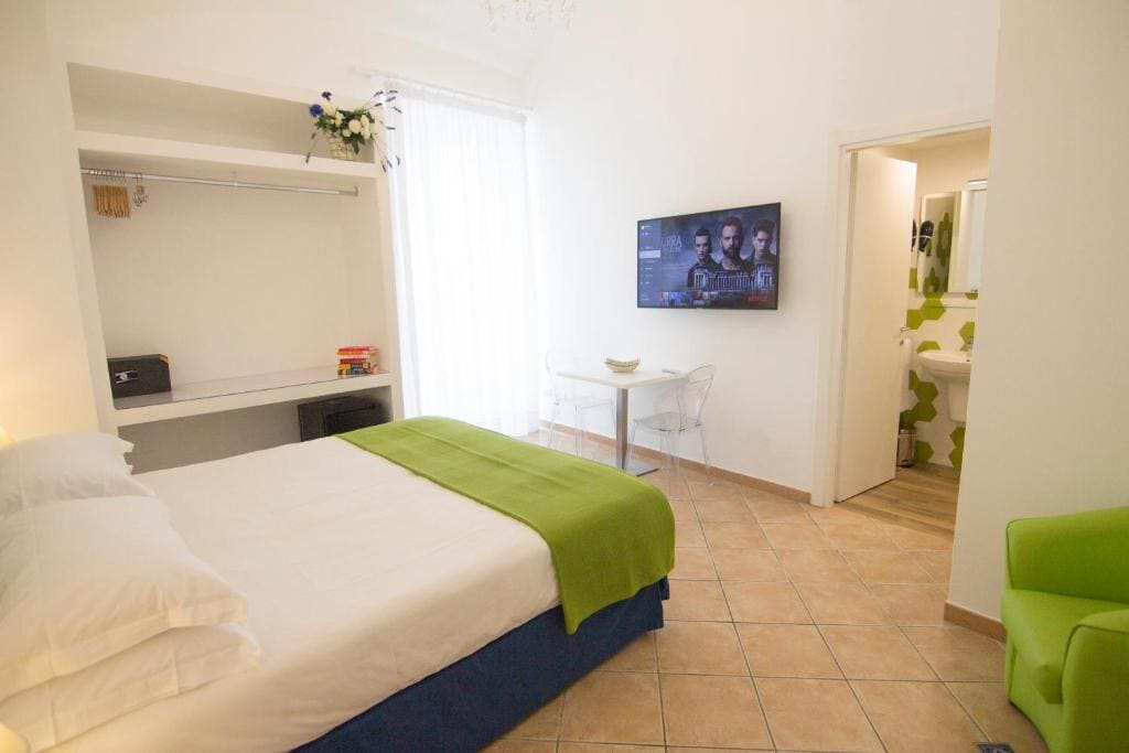 Junior Suite with Balcony room - Image 3