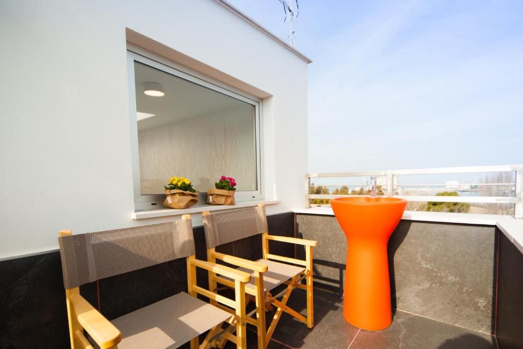 Standard Double Room with Balcony room - Image 3