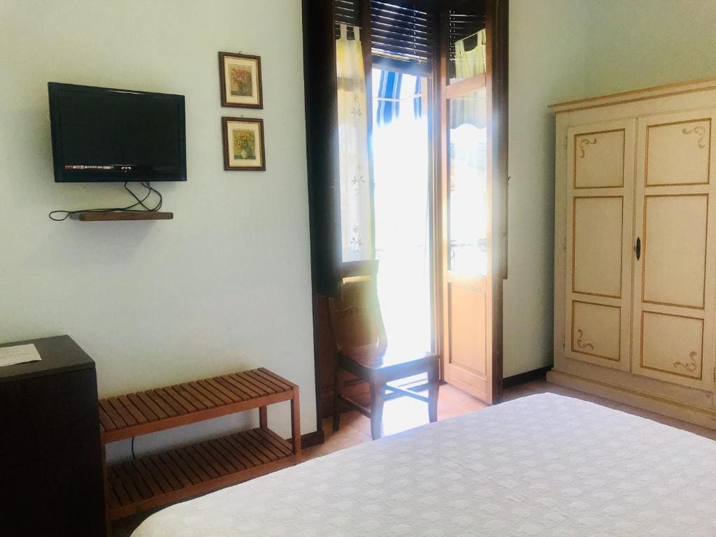 Double Room with Garden View room - Image 3