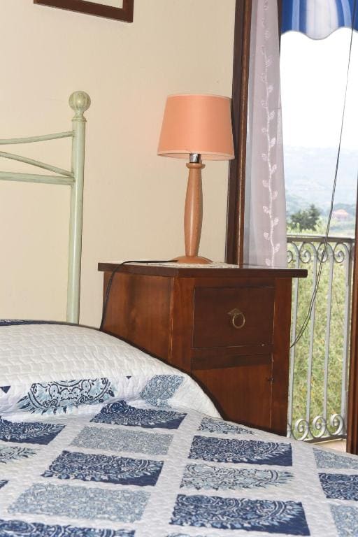 Double Room with Pool View room - Image 2