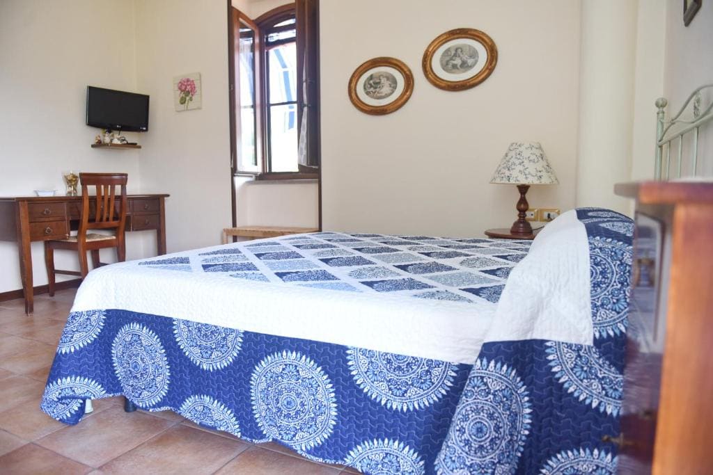 Double Room with Pool View room - Image 1