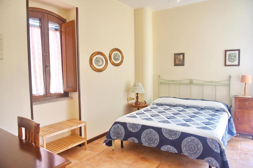 Double Room with Pool View room - Image 3