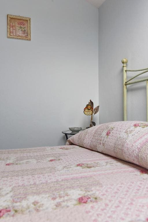 Small Double Room room - Image 3