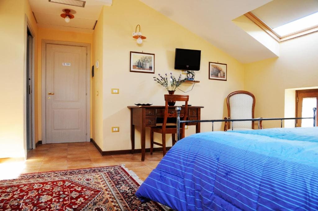 Superior Queen Room with Two Queen Beds room - Image 2