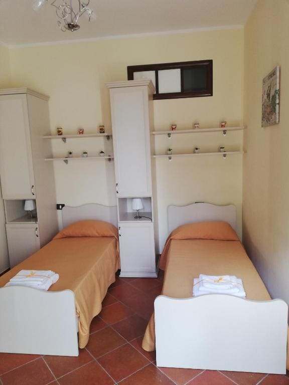 Standard Twin Room room - Image 1