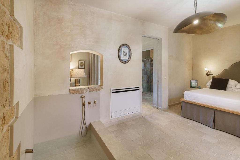 Deluxe Quadruple Room room - Image 1