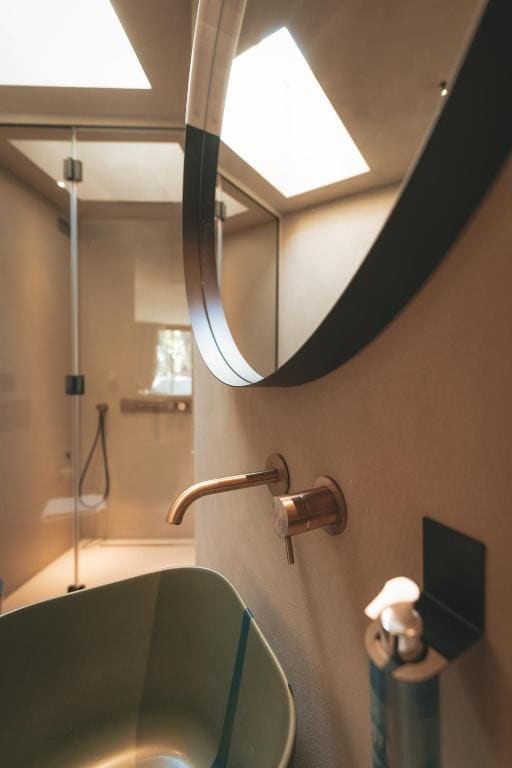 Deluxe Double Room with Balcony and Sea View room - Image 2