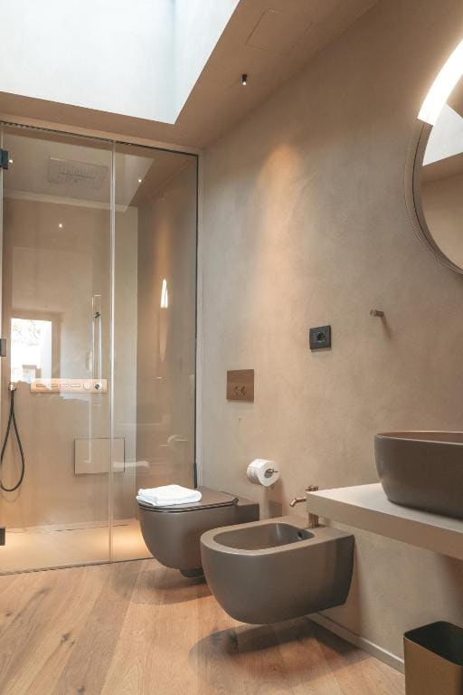 Double Room with Balcony room - Image 2