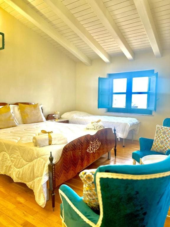 Deluxe Suite with Spa Bath room - Image 3