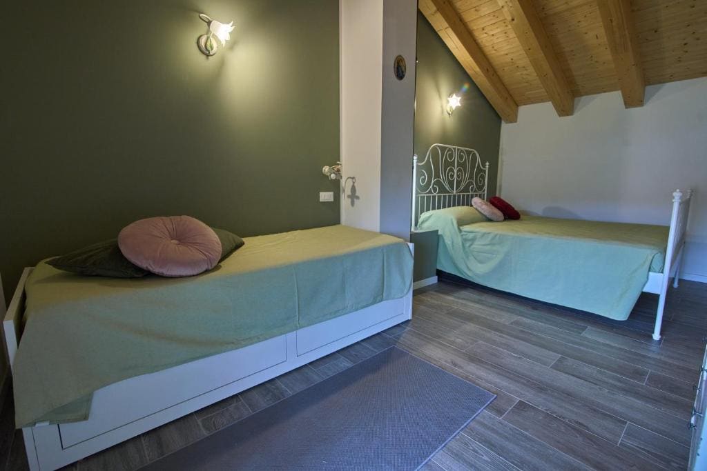 Family Room with Private Bathroom room - Image 1