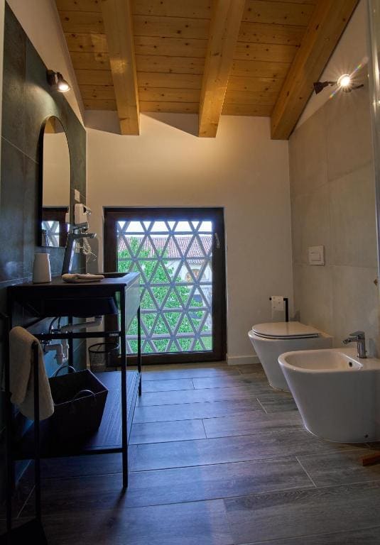Family Room with Private Bathroom room - Image 3