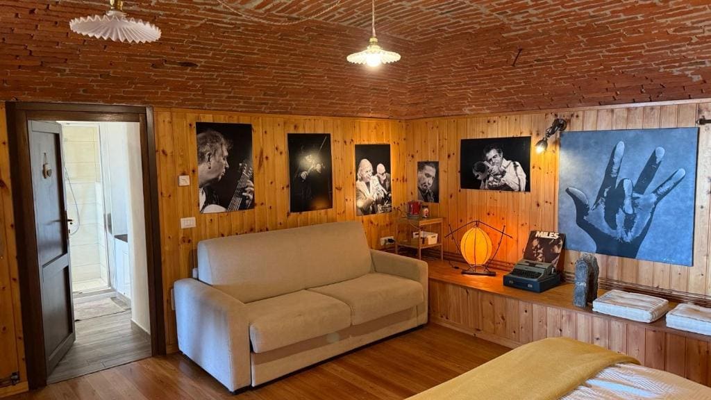 Deluxe Quadruple Room room - Image 1