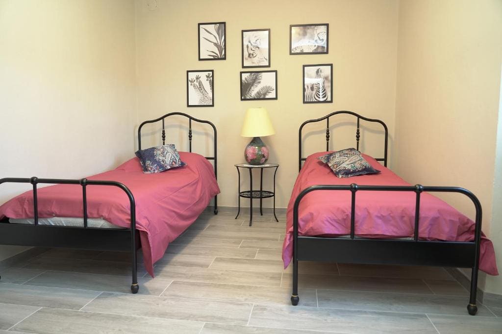 Family Room with Shared Bathroom room - Image 3