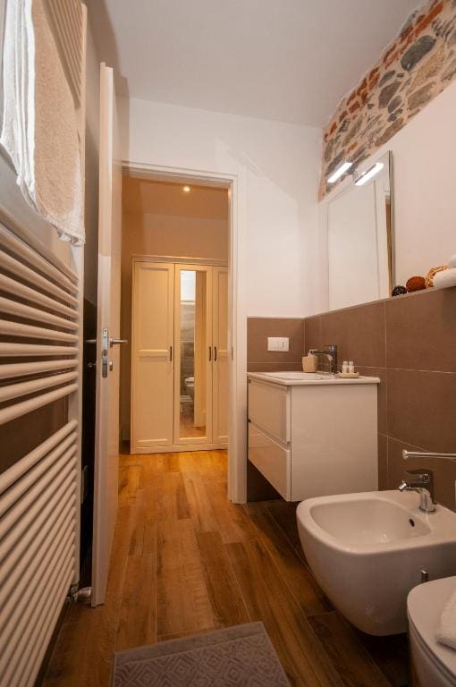 Deluxe Double Room with Extra Bed room - Image 3