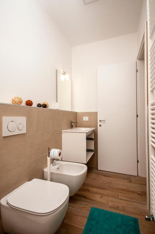 Double Room with Balcony room - Image 2