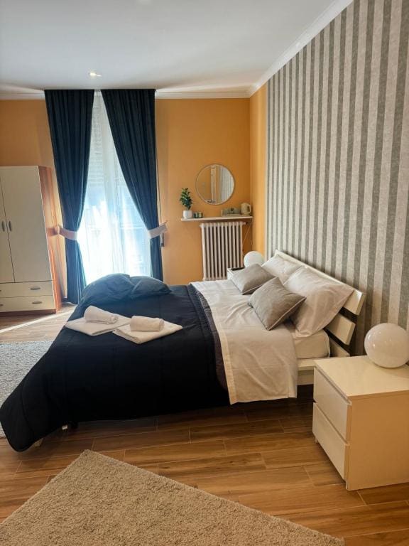 Large Double or Twin Room room - Image 3