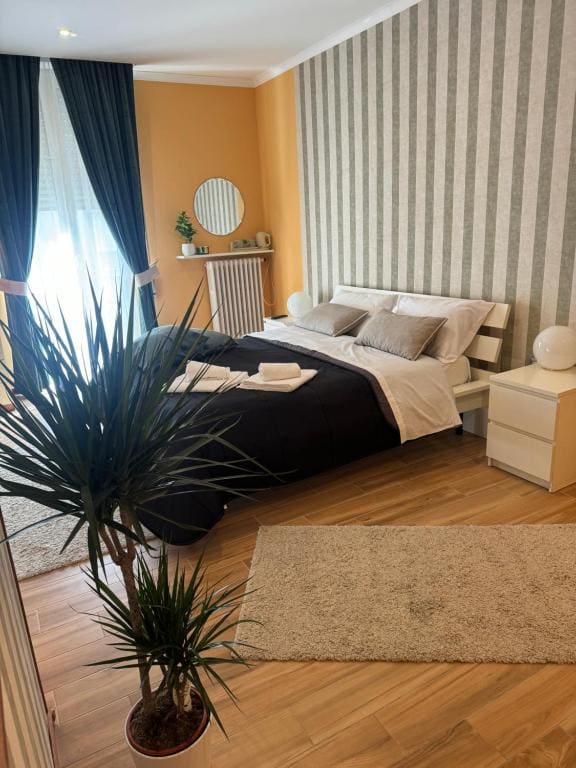 Large Double or Twin Room room - Image 2