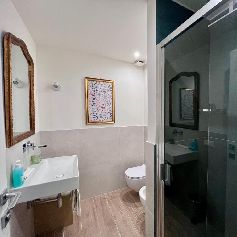 Double Room with Private Bathroom room - Image 2