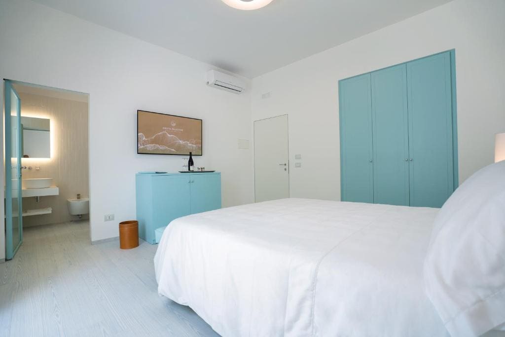 Deluxe King Room room - Image 1