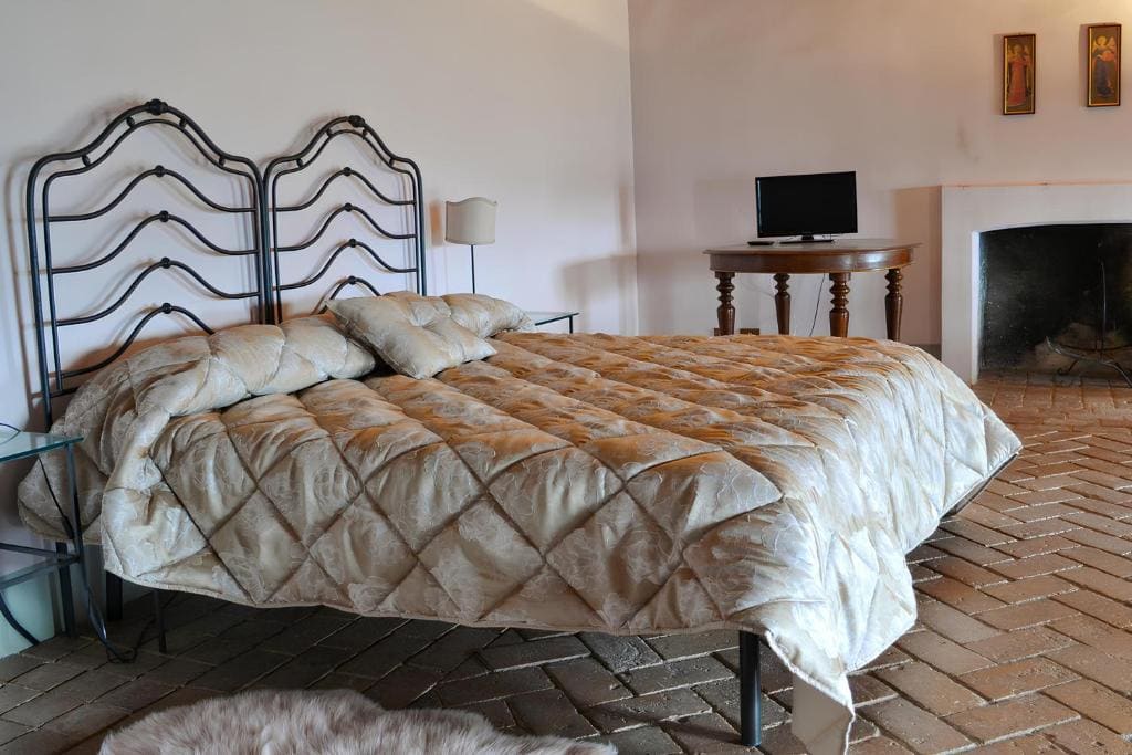 Triple Room with Private Bathroom room - Image 2