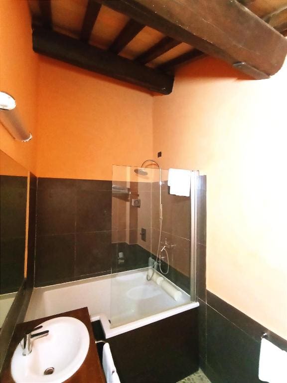 Deluxe Quadruple Room room - Image 3