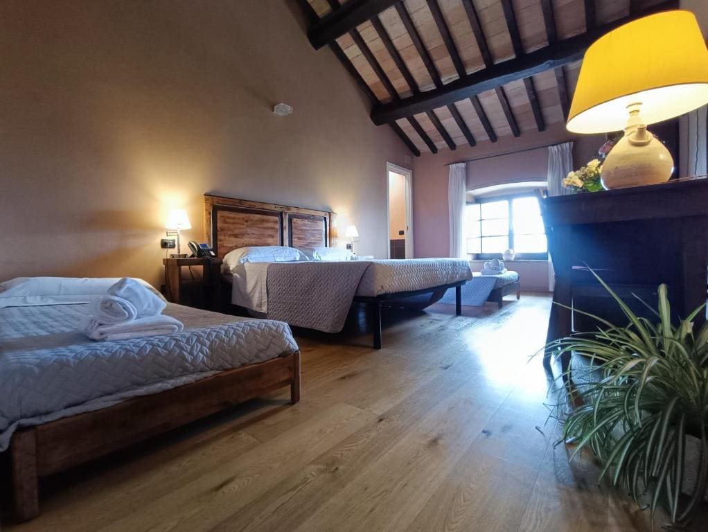 Deluxe Quadruple Room room - Image 1