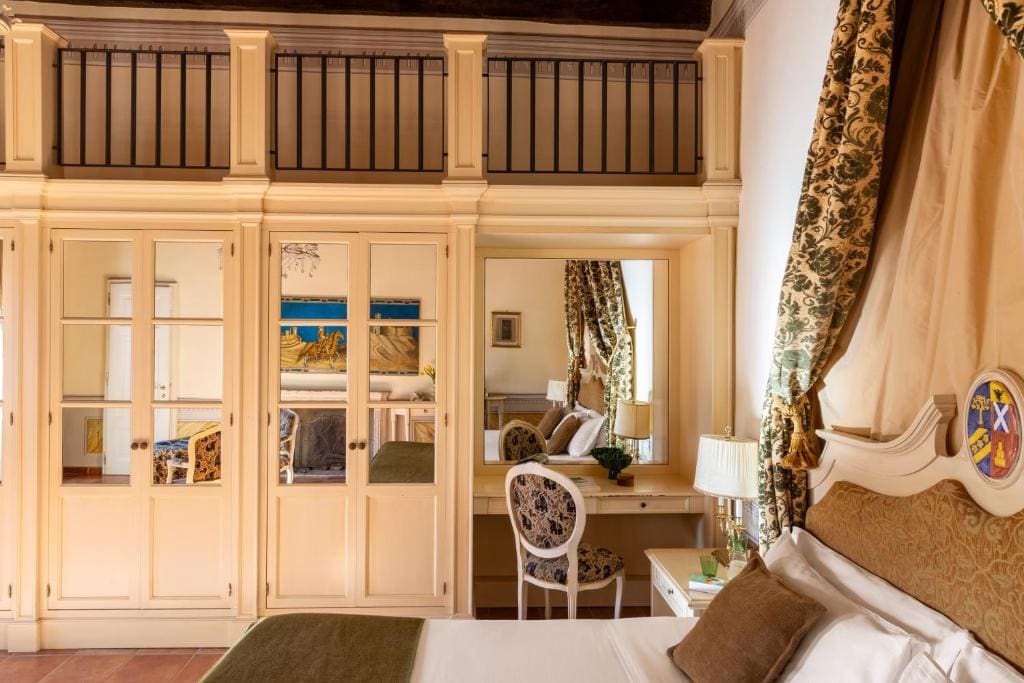 Deluxe Junior Suite room - Image 2