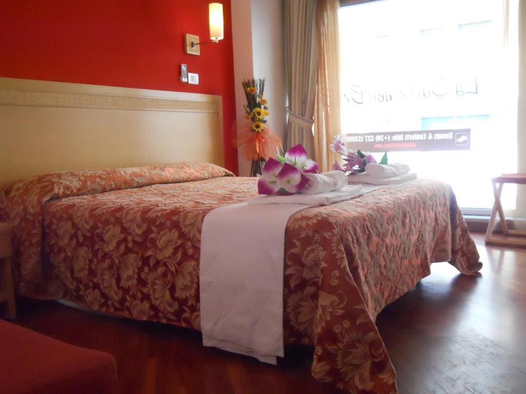 Deluxe Junior Suite room - Image 2