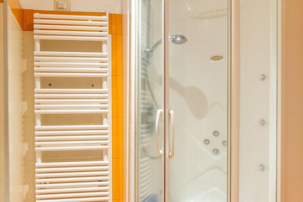 Deluxe Junior Suite room - Image 1