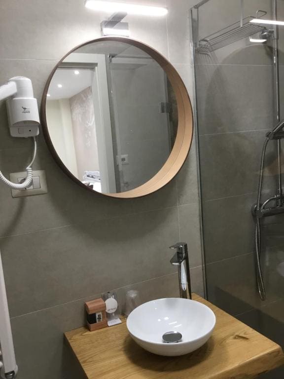 Double Room with Private Bathroom room - Image 1