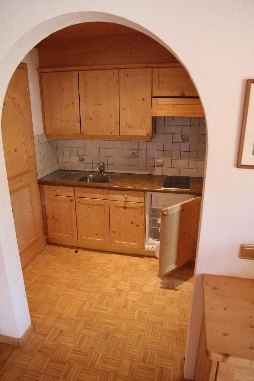 One-Bedroom Apartment - Annex room - Image 3